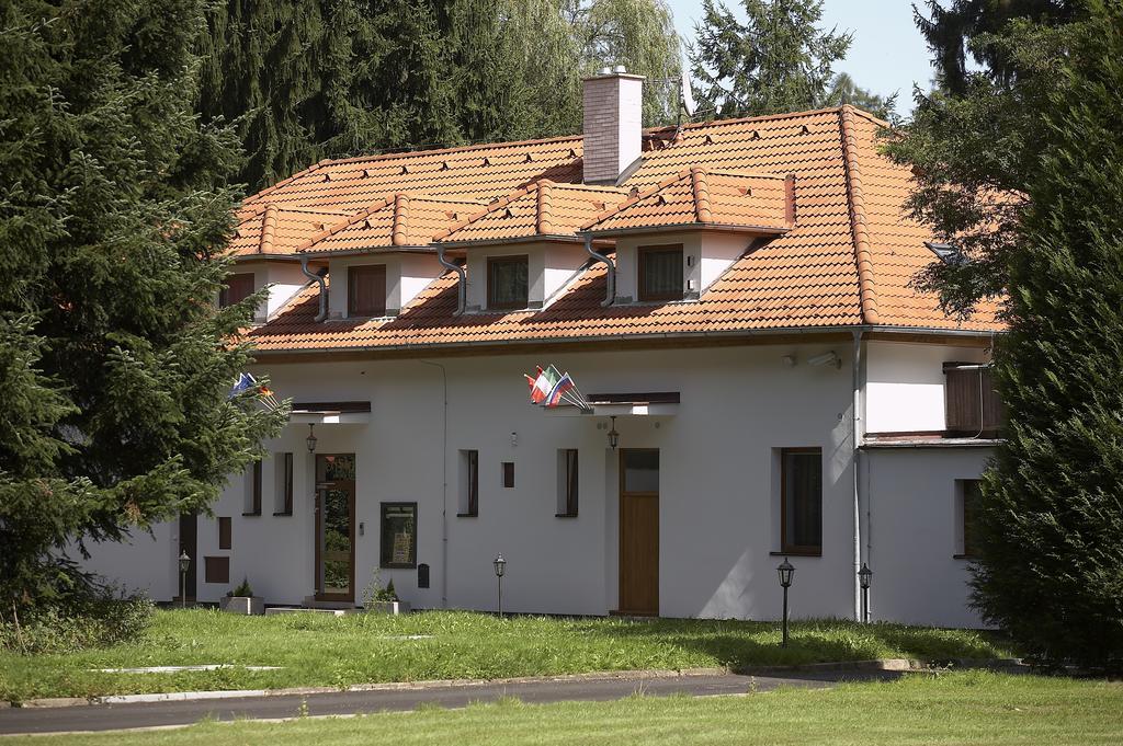 Pension Konopiste Benesov  Extérieur photo