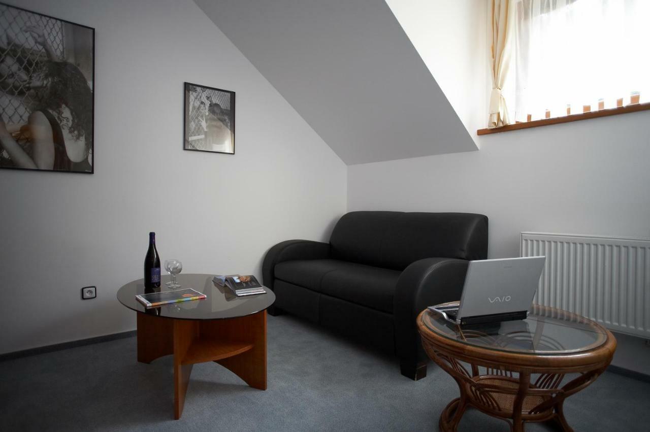 Pension Konopiste Benesov  Extérieur photo