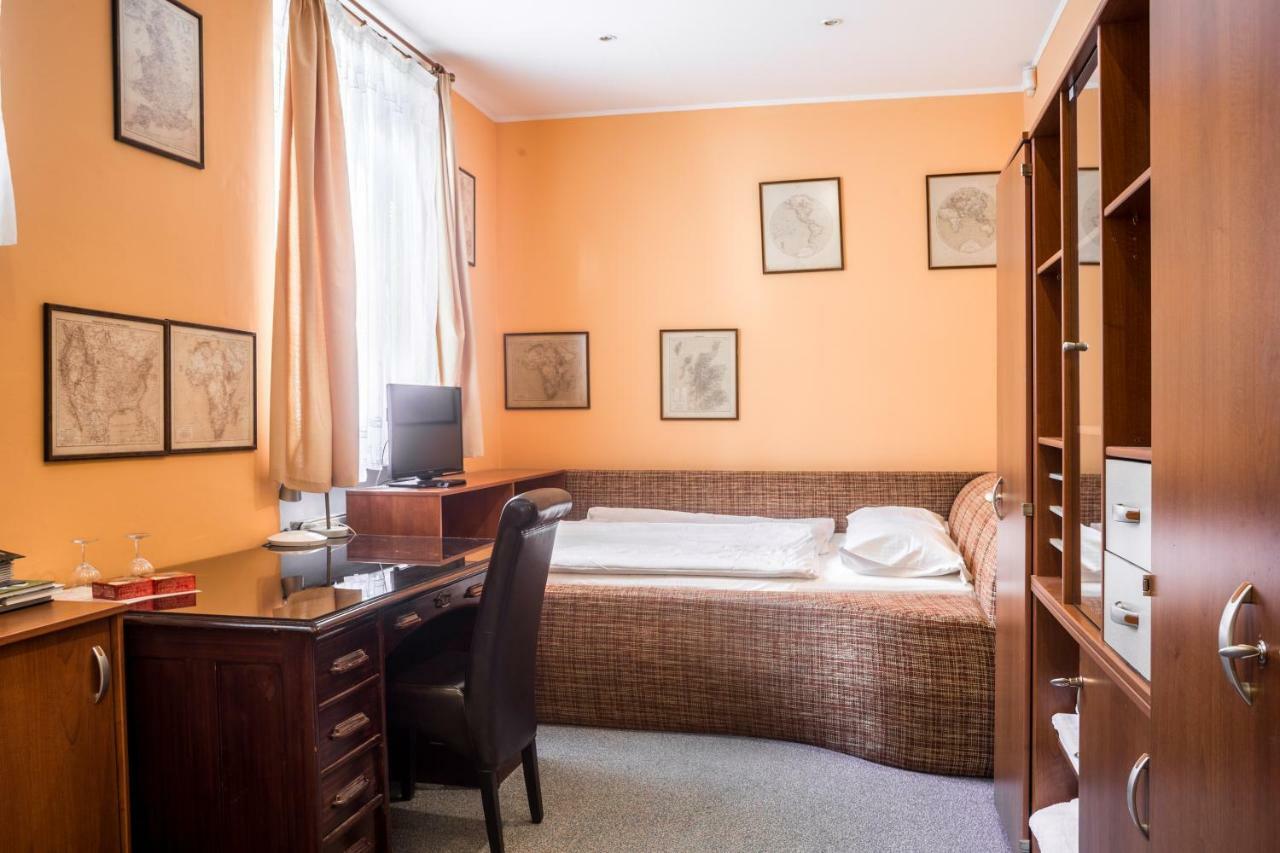 Pension Konopiste Benesov  Extérieur photo