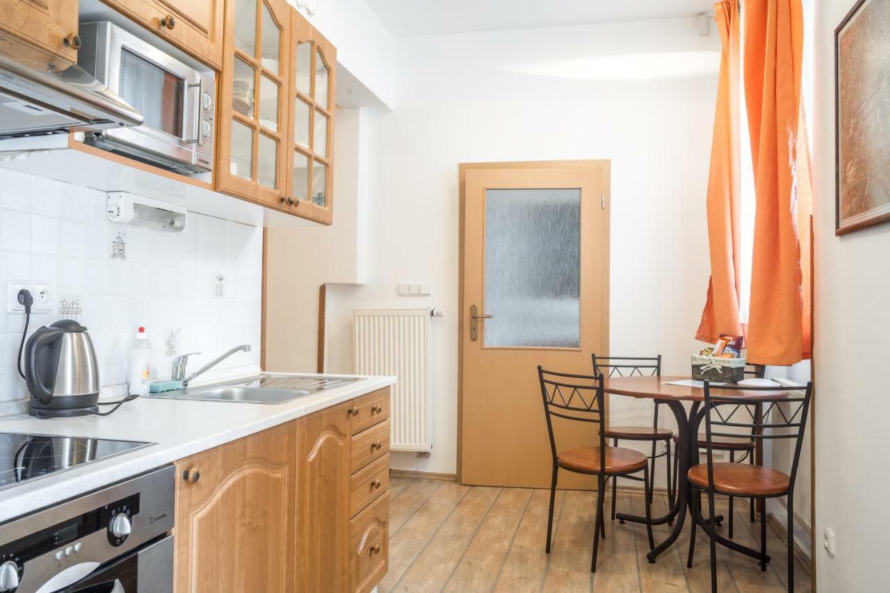 Pension Konopiste Benesov  Extérieur photo