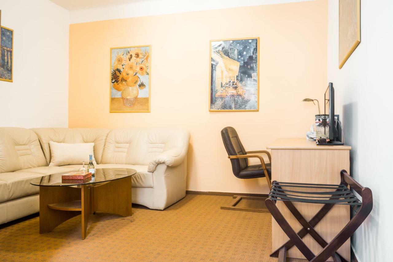 Pension Konopiste Benesov  Extérieur photo